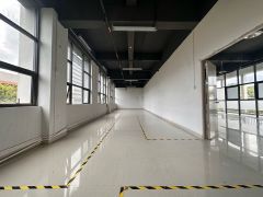 布吉李朗电商生产办公厂房1000平出租，带现成装修和空调