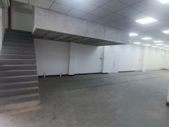 龙华油松精装修厂房一楼260平 带阁楼 使用率高