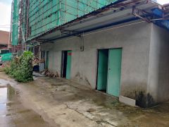 龙海一路新空出130平小房子，水电齐全带卫生间。