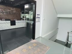 东坑马路边原房东厂房出租1300平，带停车场 带办公室精装修