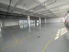 21元起租龙华地铁口工业区新出一楼二楼2150平厂房出租分租