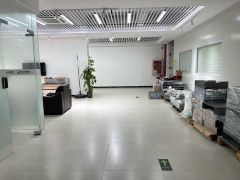 观澜地铁口1000平方原房东精装修带办公室红本厂房出租有无尘