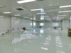 刚搬空楼上1600平方，精装修厂房出租，水电齐全，无需转让费