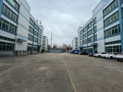 大亚湾石化大道路边仓库厂房出租，租金15元。有现成办公室。