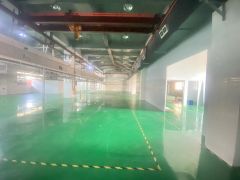 大岭山一楼1380平厂房出租，航车免费用，全新精装修水电齐全