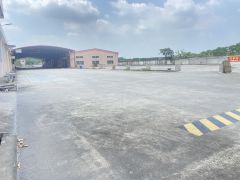 高速路口 原房东一万平 空地大 适合物流仓储注塑五金钣等