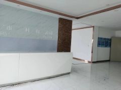 常平易招工小独院低价厂房分租楼上一层1200平方带办公室装修