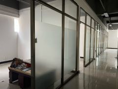 大岭山杨屋原房东标准一楼1680平高8米有牛角精装阁楼办公室