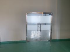 楼上800平厂房，带地坪漆办公室，方正无柱，2吨大电梯