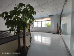 塘厦石鼓新空出2层现成装修标准厂房，单层面积1200平可分租