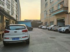 长安镇新出三楼560平现成装修水电齐全厂房出租，合同期限长