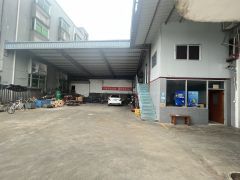 急租新墟原房东小独院，带航车。适合五金注塑磨具机械设备加工等