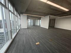 坂田280平精装修办公室仓库甲级写字楼地铁口低价出租好招工