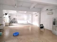 一楼临街厂房出租，可做小加工，可分租