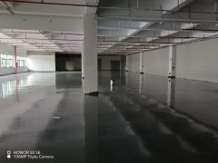 特价出租凫山村新出标准厂房三楼1600方，水电齐全，