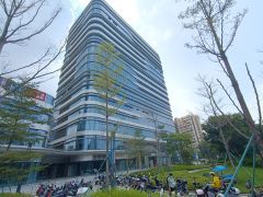 深圳公明高新区楼上2000平精装修办公电商厂房出租200起租