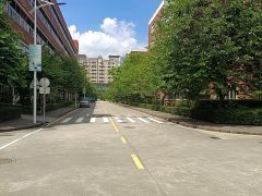 龙华大浪商业中心附近新出花园式厂房独栋2万平可分租超大空地。