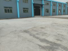 大岭山镇独门独院厂房仓库出租，10米高，空地大，带现成航车