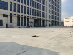 大岭山高速出口旁全新超大空地原房东重工业红本厂房出租