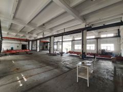 1000平方带行车免转让费原房东重工业一楼厂房出租雁田布心村