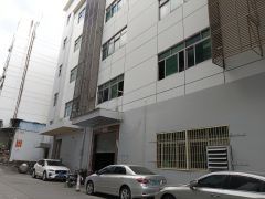 西乡鹤洲西区工业园楼上1200平，筒装，有办公室，双电梯前后