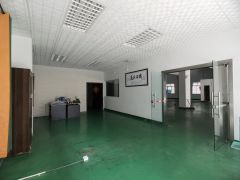 厚街三屯厂房一楼700平方13块带精装修办公室现成水电地坪漆