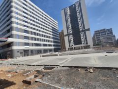大岭山杨屋高速路口，全新厂房仓库出租，10元实量，7部5吨梯