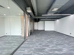 光明凤凰城地铁口 精装180平3加1格局 业主直租