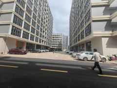 龙岗原房东大型科技园1000平方带装修前台办公室厂房仓库出租