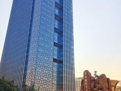 西丽茶光地铁口精装180平方办公室出租，使用率高，车位充足
