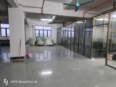 大朗佛新村现空出1200平精装修厂房，适合服装，电商电子贸易