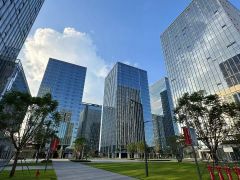 南城旁全新原房东厂房办公室出租，200平起分租，租金含税