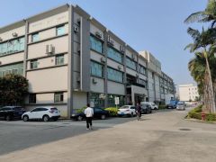 开发商直租免租期3个月，水电齐全带精装办公室合同可签8年