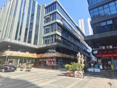 龙岗中心城地铁口500平办公室豪华装修带家私原房东
