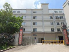 原房东三层标准独院，带宿舍精装修办公室和食堂。水电费自己交。