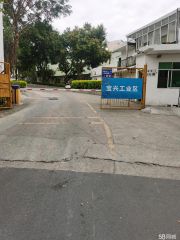 宝安西乡地铁口边一楼厂房出租，价格优惠。