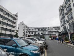 横岗地铁口附近新出楼上98平带精装修2加1格局现成办公场地