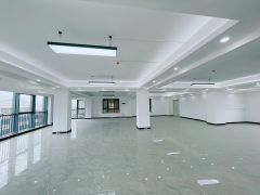 全新写字楼原房东，光线好，两台客梯，低价出租