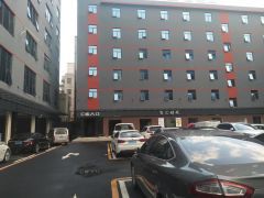 布吉西环路口长龙地铁站，精装修办公56平米起