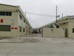 园洲独院砖墙厂房低价出租3800平方，周边无居民。证件齐全。