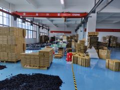 清溪镇原房东一楼1500平方带行车厂房出租，现成办公室水电