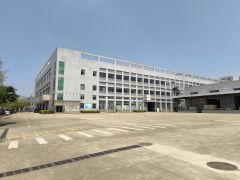 凤岗原房东现成装修一二楼各1000平厂房仓库出租，水电齐全。