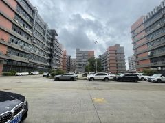 原房东大型工业园）凤岗新出2500平方米整层楼上厂房出租