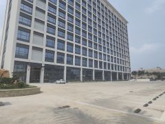 大岭山全新原房东独门独院厂房仓库出租，超大空地，主干道边上。