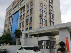 7元厂房出租，在三栋的核心位置，在国道边上，交通非常方便！