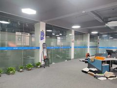 现成服装厂出租！龙眼路口楼上整层900平厂房出租！