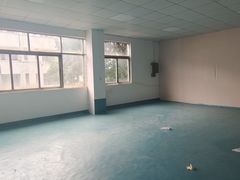 厂房出租企石镇中心厂房出租带3间现成办公室出租，水电齐全。