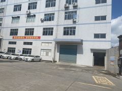 谢岗镇新出一楼6米高800平方米，带一部3吨的行车。