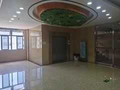 0.4元东莞长安厂房出租600平100平起租全新地坪漆