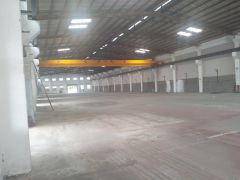 原房东的独院钢构厂房出租，水电齐全可以架航车，宿舍办公室都有